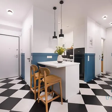 Nest: Cozy Luxury, Whirlpool Tub & Fireplace Apartment